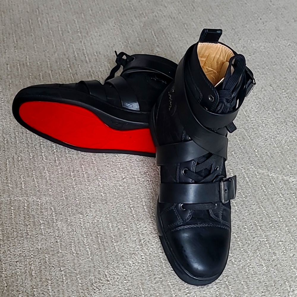 AUTHENTIC Christian Louboutin boots EU 42 and black color